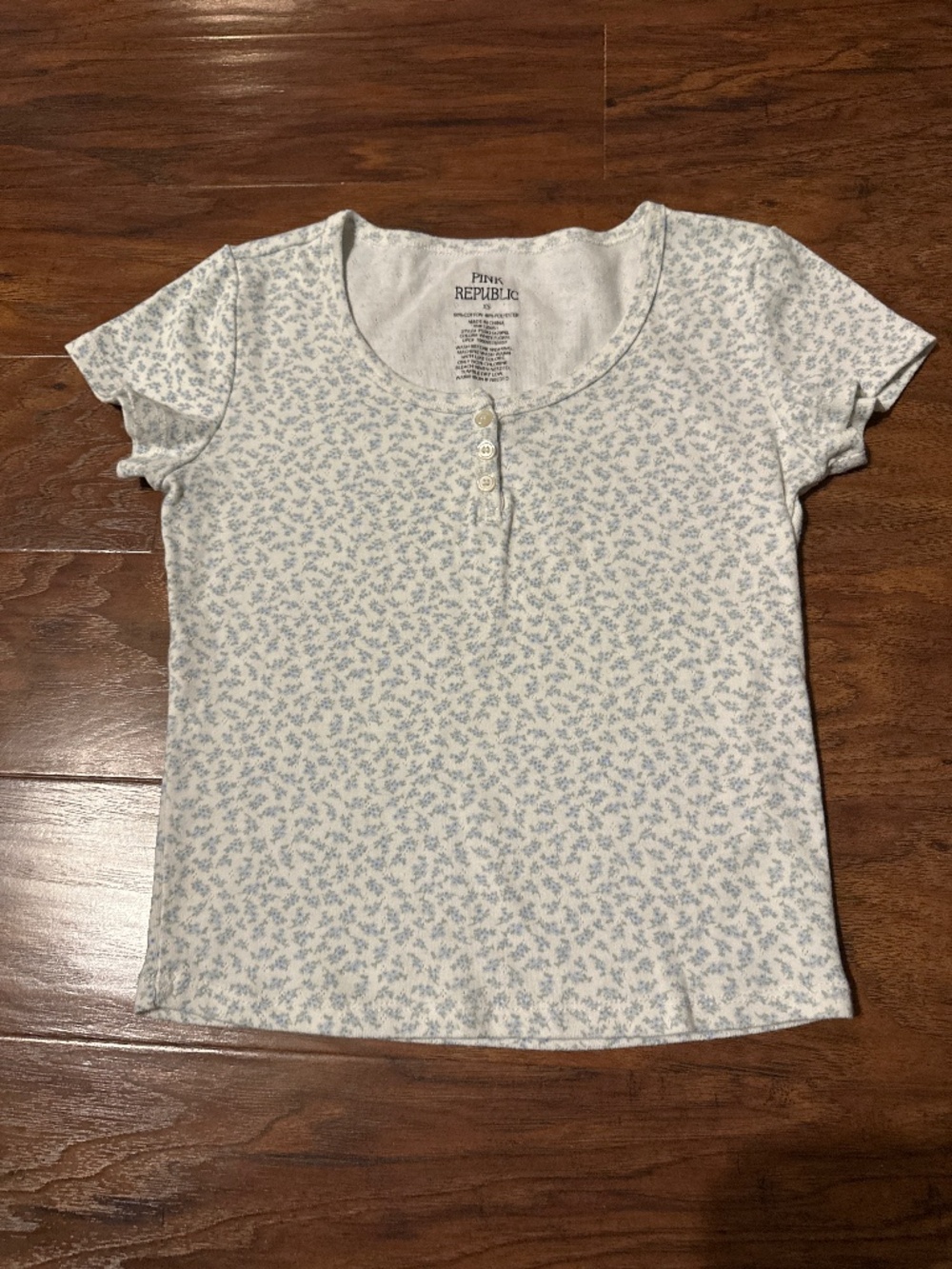 Juniors flower print top